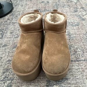 UGG platform minis - tan